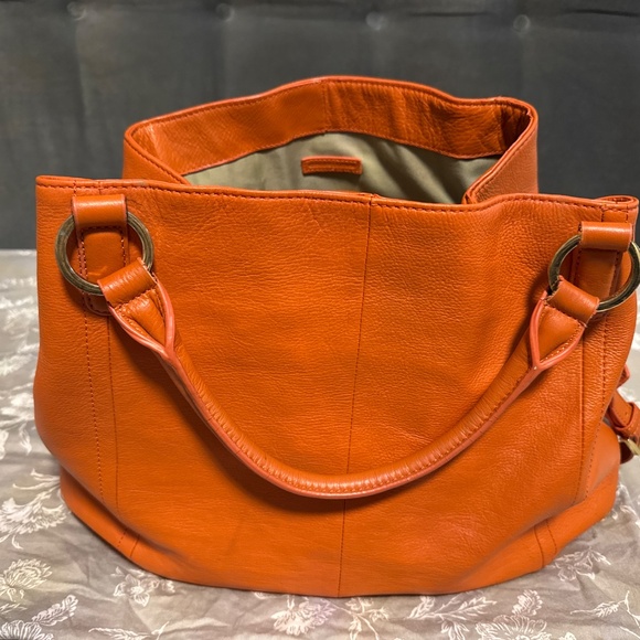 G.I.L.I. Genuine leather Rust Oversized handbag with tassel - Picture 3 of 9